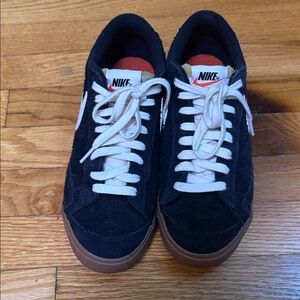 Nike Women's Black and White Blazer Low Sneakers with Gum Sole